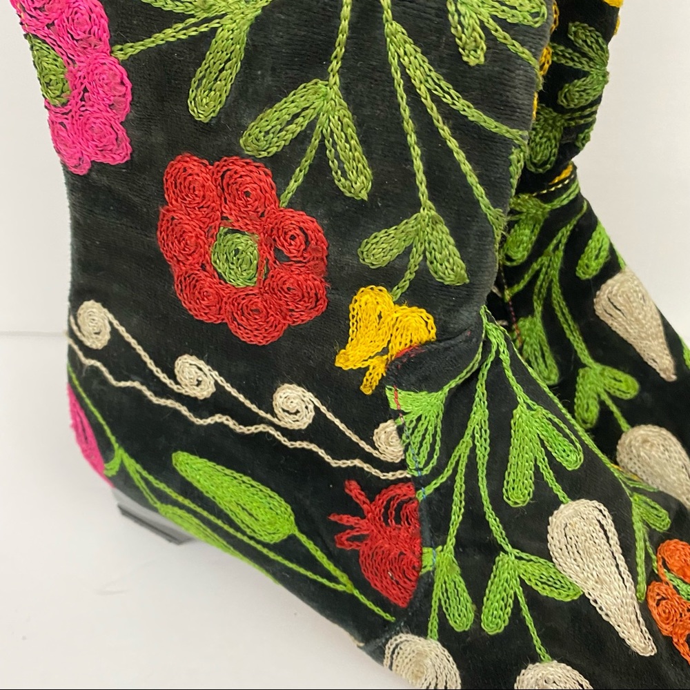 Edoche • Embroidered Boots - Picture 3 of 8